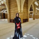 Ahana Kumar Instagram - What’s Hi in Arabic? 🤲🏻✨ Bahrain Vlog Out Now! Lots of Food , Lots of Memories , Link in Bio 🇧🇭🤍 Al-Fateh Grand Mosque, Bahrain