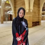 Ahana Kumar Instagram - What’s Hi in Arabic? 🤲🏻✨ Bahrain Vlog Out Now! Lots of Food , Lots of Memories , Link in Bio 🇧🇭🤍 Al-Fateh Grand Mosque, Bahrain