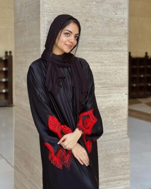Ahana Kumar Instagram - What’s Hi in Arabic? 🤲🏻✨

Bahrain Vlog Out Now! Lots of Food , Lots of Memories , Link in Bio 🇧🇭🤍