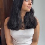 Ahana Kumar Instagram - Tamed my Frizz in just a few seconds with this @lovebeautyandplanet_in Argan Oil & Lavender Hair Serum by Love Beauty Planet. It’s truly worth the hype! 😍 If Frizzy Hair is your Problem , this #FrizzFreeGenie is surely your solution 🪄 The lavender fragrance totally elevates my hair care routine 🍀 #AD #LoveBeautyAndPlanet #FrizzFreeeGenie #NoFrizz #FrizzFreeHair #ArganOil #NoMoreFrizzyHair #SayByeByeToFrizzyHair #HairSerum #HairCareRoutine ✨