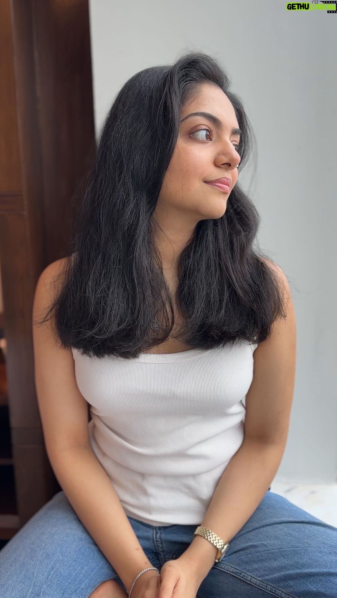 Ahana Kumar Instagram - Tamed my Frizz in just a few seconds with this @lovebeautyandplanet_in Argan Oil & Lavender Hair Serum by Love Beauty Planet. It’s truly worth the hype! 😍 If Frizzy Hair is your Problem , this #FrizzFreeGenie is surely your solution 🪄 The lavender fragrance totally elevates my hair care routine 🍀 #AD #LoveBeautyAndPlanet #FrizzFreeeGenie #NoFrizz #FrizzFreeHair #ArganOil #NoMoreFrizzyHair #SayByeByeToFrizzyHair #HairSerum #HairCareRoutine ✨