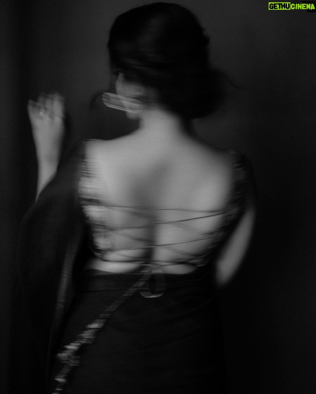 Ahana Kumar Instagram - sometimes it just gets all blurry ππΆβπ«οΈ