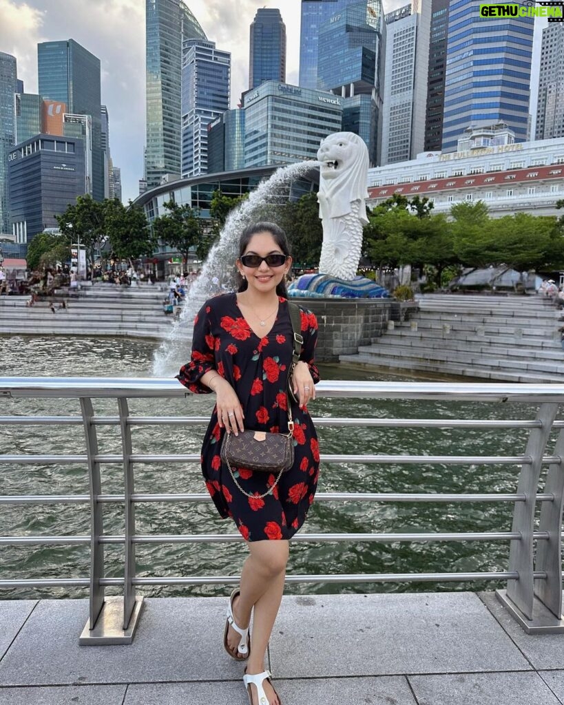 Ahana Kumar Instagram - Are you even in Singapore if you aren’t doing all of this ? 😋😛 Documented this trip and Singapore Vlog is now up on the channel. I love it! Watch and let me know if you like it? 😚 Merlion