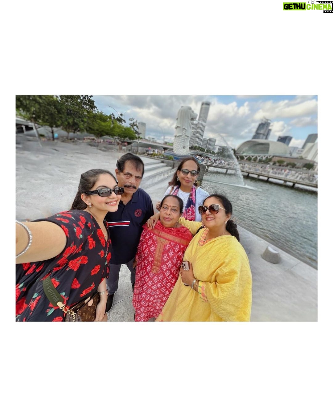 Ahana Kumar Instagram - Are you even in Singapore if you arenβt doing all of this ? ππ Documented this trip and Singapore Vlog is now up on the channel. I love it! Watch and let me know if you like it? π Merlion