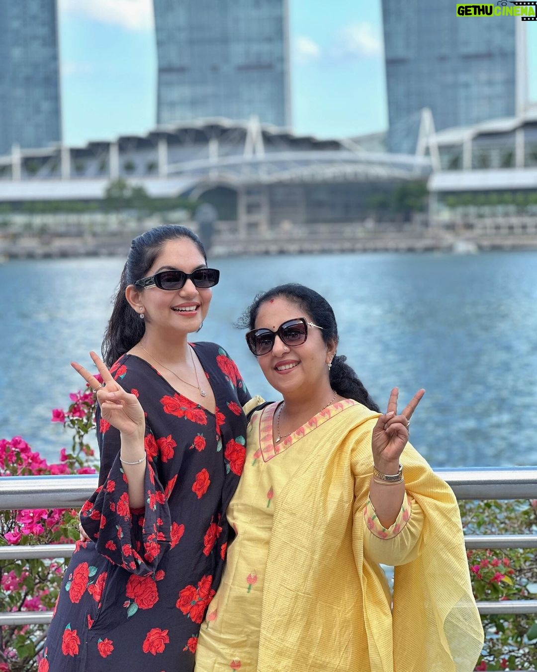 Ahana Kumar Instagram - Are you even in Singapore if you arenβt doing all of this ? ππ Documented this trip and Singapore Vlog is now up on the channel. I love it! Watch and let me know if you like it? π Merlion