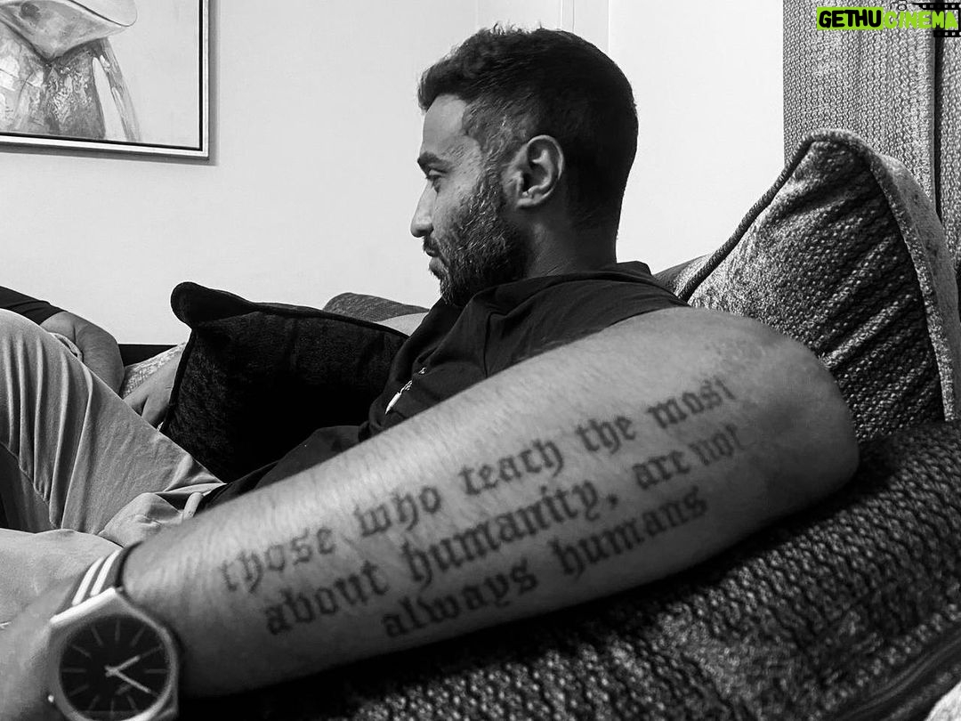 Ahmad Fahmy - 84.3K Likes - Those who teach the most about humanity, are not always humans.
📸 @thrumyiso