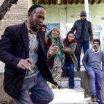 Ahmad Mehranfar Instagram - خجالت نكش را ببينيد خجالت نكش فيلمي شاعرانه و طناز است فيلمي ساده و صميمي و طعنه زننده... يك كمدي باشخصيت و شريف كه در اين روزهاي پر هياهو و رنگارنگ جشنواره اندك اندك نظر ها را به خود جلب ميكند همچون جهاني كه در آن خلق شده ،درست مثل آدمهايش ...آدمهايي كه آرام آرام مجذوبشان مي شوي و در انتها دوست نداري تركشان كني چرا كه عاشقشان شده اي ...آدم هاي رنج كشيده ي شيريني كه در فيلم خبري از رنجشان نيست...به سادگي زندگي مي كنند، غمگين مي شوند ، مي خندند و مي خندانند خجالت نكش رونوشتي حقيقي از ما و جامعه ماست... موضوعاتي كه روزي براي ما جدي و ستايش برانگيز بودند ولي حالا برايمان بي اساس و خنده دار و حتي اعتراض برانگيز... قصه خودمان است كه هميشه چوب سادگيمان را مي خوريم ...گول آدمهايي را مي خوريم كه خودمان به ساد گي انتخابشان كرديم ... واين سرنوشت تكراري ماست كه سالها تكرار مي شود توصيه ميكنم خجالت نكش را در جشنواره ببينيد شايد شما هم مثل منه بي اعصاب از ديدنش خنديديد، به وجد آمديد و خود را آماده كرديد براي چند بار ديدنش... پ ن: ببخشيد اگه متن شما رو ياد برنامه شما و سيما انداخت😂 عكس؛ميلاد كيايي عزيز ارادت🙏