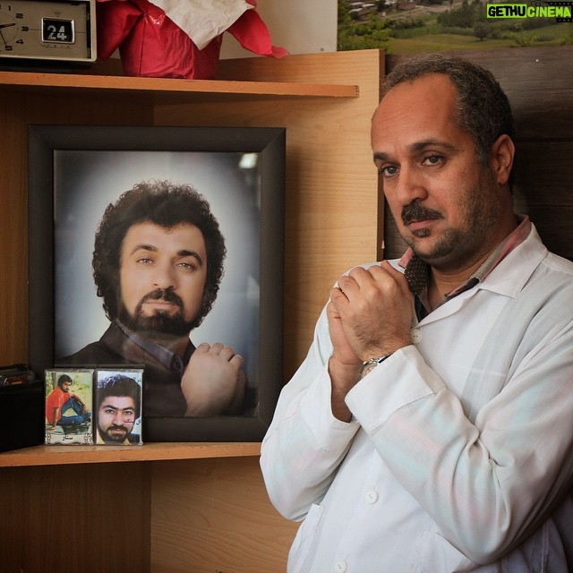 Ahmad Mehranfar Instagram - زاپاس هم تموم شد اگه تونستين تو جشنواره ببينينش شايد دوستش داشتيد ممنون از گروه دوست داشتني زاپاس ممنون از برزو نيك نژاد عزيز كه زاپاس رو نوشت و كارگرداني كرد و ممنون از مردم خونگرم ، مهربان و مهمان نواز شهر راميان عكس:احسان سجادي حسيني