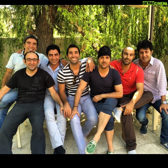 Ahmad Mehranfar Instagram - ظهر دم كرده تابستان است،،،،سايه ها مي دانند كه چه تابستاني ست،،،،سايه هايي روشن،،،،گوشه اي خلوت وپاك،،،،كودكان احساس جاي بازي اينجاست جاي همتون خالي