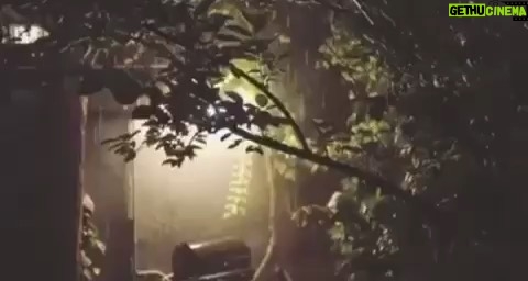 Ahmad Mehranfar Instagram - هشیارکسی باید، کَز عشق بپرهیزد وین طبع که من دارم با عقل نیامیزد آن کس که دلی دارد آراستهی معنی گر هر دو جهان باشد، در پای یکی ریزد گر سیلِ عِقاب آید، شوریده نَیَندیشد ور تیرِ بَلا بارَد، دیوانه نپرهیزد #محمد_رضا_شجریان #سعدی #باران