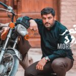 Ahmad Mehranfar Instagram - فیلم سینمایی «مرده‌خور» پروانه‌ی نمایش گرفت. تازه‌ترین اثر «صادق دقیقی» فیلمی پر افت و خیز است ؛ قصه‌ای حقیقی که به سایه می‌رود و بیرون آمدنش نقاب از چهره‌ها برمی‌دارد؛ درامی اجتماعی که جدال سنت و عصیان و غلبه و شورش را به تصویر کشیده است. داستان «مرده‌خور» را جمعی از محبوبترین بازیگران سینمای ایران روایت می‌کنند؛ سام درخشانی، احمد مهرانفر، لادن مستوفی، لیندا کیانی، پرهام دلدار ارسلان قاسمی، ونوس کانلی، جواد پولادی، فرهانه سبحانی، ساغر افشار، سیمون سیمونیان و جمشید هاشم‌پور. «مرده‌خور» به تهیه‌کنندگی پروانه مرزبان و سرمایه‌گذاری مشترک با عباس فولادپور، با پایان یافتن تمامی مراحل فنی و تولید آماده اکران سراسری در کشور است. @mordehkhormovie #سینما #سینمای_ایران #فیلم‌_سینمایی #فیلم_ایرانی #مرده‌خور #مرده_خور #فیلم_سینمایی_مرده_خور #فیلم_سینمایی_مرده‌خور #صادق_صادق_دقیقی #احمد_مهرانفر #لیندا_کیانی #سام_درخشانی #لادن_مستوفی #جمشید_هاشم_پور #پرهام_دلدار