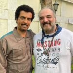 Ahmad Mehranfar Instagram - نوید جون پیر شدیم لعنتی👨🏼‍🦳😉 پشت صحنه سریال # آکتور با نوید عزیز و بابک اسکندری طراح گریم سریال بابک عزیز تو بی نظیری.. حضورت تو سریال همیشه برای من پربار و الهام بخش بود ❤️❤️