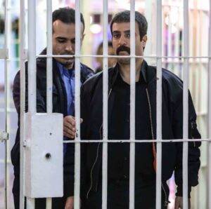 Ahmad Mehranfar Instagram - لعنت به زندان، لعنت به قفس
لعنت به کرونا،لعنت به قرنطینه

#در_خانه_میمانیم 
#احمد_مهرانفر