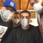 Ahmad Mehranfar Instagram – گریم شدن با ماسک

این مدلیشو دیگه
 ندیده بودیم

اتاق گریم پایتخت ۶
با بچه های پرانرژی و با انگیزه ی گریم

کرونا از آنچه فکر می کنید به شما نزدیک تر است

#احمد_مهرانفر 
#پایتخت۶