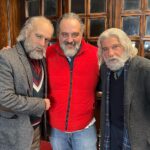 Ahmad Mehranfar Instagram - نوید جون پیر شدیم لعنتی👨🏼‍🦳😉 پشت صحنه سریال # آکتور با نوید عزیز و بابک اسکندری طراح گریم سریال بابک عزیز تو بی نظیری.. حضورت تو سریال همیشه برای من پربار و الهام بخش بود ❤️❤️