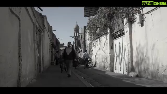 Ahmad Mehranfar Instagram - فيلم سينمايي راه رفتن روي سيم در سينماهاي كشور #راه_رفتن_روی_سیم #احمد_مهرانفر #حامد_كميلي #انديشه_فولادوند