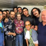 Ahmad Mehranfar Instagram - ديشب نمايش خسيس مولير به كارگرداني خانم مريم كاظمي در سالن اصلي تئاتر شهر را ديدم .يك اجراي بي ادعا و البته با جزئيات و نگاهي دوست داشتني به نمايشنامه "خسيس"شاهكار"مولير " اجرايي فرح بخش براي خانواده ها... نقش اصلي نمايش را استاد حسين محب اهري بازي مي كند، حقيقتاً بهترين بازي او در اين سالهاست آن هم در روزهايي كه روزگار روي ناخوشش را به او نشان داده است. او در اين روزهاي مبارزه با بيماريش اميد به زندگي را درتئاتر جستجو مي كند چرا كه تنها چيز نجات بخش عشق است، عشق به هنر، عشق به تئاتر،عشق به بازيگري و... او در هر شرايطي و در هر مديومي يك بازيگر تمام عيار است. تسلطش به ادبيات و چيرگيش به نقش و نظم و انضباطش دربازيگري مثال زدني است. به تئاتر شهر برويد و بازي ستودني او را در نقش "هارپاگون" ببينيد .من مطمئنم اگر مولير زنده بود و مي شنيد كه بازيگر كهنه كار تئاتر ايران با وجود شرايط سخت بيماري و زندگي و خريد آمپول ٤٠ميليون توماني خود را روي صحنه سرپا نگه داشته ،روزها با سرطان مي جنگد و شبها ١٤٠ دقيقه روي صحنه تماشاگر را به وجد مي آورد و هارپاگوني چنين خسييس و دوست داشتني خلق مي كند حتماً به ايران مي آمد به تئاتر شهر ميرفت و حداقل با ديدن اين اجرا تلاش استادانه و رنج آلود حسين محب اهري را مي ديد و مي ستود. اميدوارم در اين يك هفته پاياني _آنها كه مي توانند _به ديدن اين نمايش بروند وبه يك عمر بازيگري و هنرش ارج بنهند چرا كه عشق يك بازيگر به ديده شدن نتيجه تلاش و خلاقيتش است... #احمد_مهرانفر #حسين_محب_اهري #جمشيد_جهانزاده #مريم_كاظمي #خسيس #تئاتر_شهر