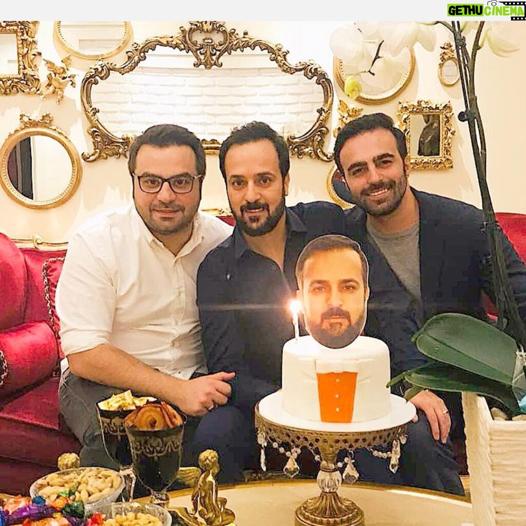 Ahmad Mehranfar Instagram - ممنون از همه دوستان عزيزم كه شب تولد به ياد موندني رو برام رقم زدين. و ممنونم از همه شما عزيزان براي پيامهاي زيباتون 🙏🙏💐💐