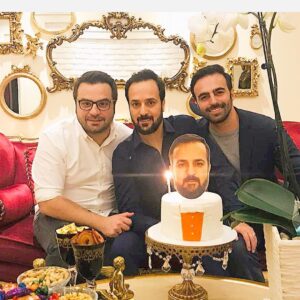 Ahmad Mehranfar Instagram - ممنون از همه دوستان عزيزم كه شب تولد به ياد موندني رو برام رقم زدين.
و ممنونم از همه شما عزيزان براي پيامهاي زيباتون 🙏🙏💐💐