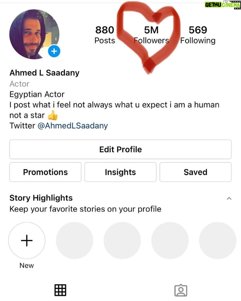 Ahmed Salah ElSaadany Instagram - ٥ مليون متابع حقيقي مش مضروبين حب و اهتمام مستهلوش الحقيقه ربنا يديم المحبه شكراً جداً 🙏🏼