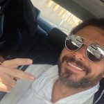 Ahmed Salah ElSaadany Instagram – متصورين سيلفي انا و ولادي واحدحلقتله و عملتله كروب و نزلتها نرجسي قوي 🤷🏻‍♂️
التاني خبي وشه عشان مش عايز يتصور معانا حاجه زي الفل 😂😂