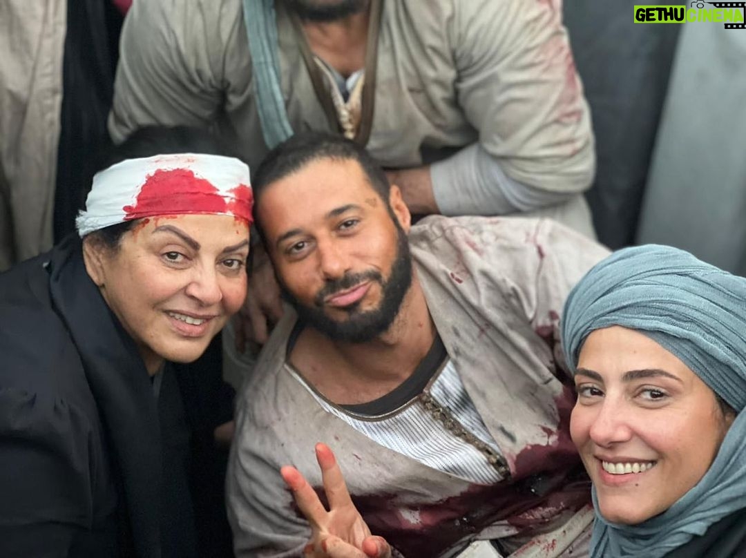 Ahmed Salah ElSaadany Instagram - كل سنه و كلنا طيبين يا رب ❤️❤️ @halasedkiofficial @hananmotawie #السلطان_حامد #سره_الباتع