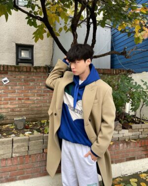 Ahn Jae-hyun Instagram - 금요일 #운동천재
photo by 민지