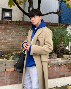 Ahn Jae-hyun Instagram - 금요일 #운동천재
photo by 민지
