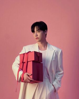 Ahn Jae-hyun Instagram - D - Day 
진짜가 나타났다
