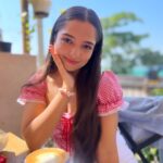 Ahsaas Channa Instagram - Galantines >>>> 💕🌸🎀⛅️ Wearing a top by @shop_cooll made specially for me @sonal._.patel 🫶🏼 Earrings @trisu.in