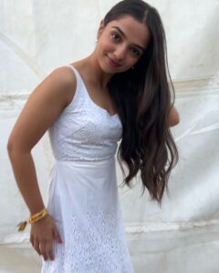 Ahsaas Channa Instagram - 🦢💌 Styled by @stylebykayal Assisted by @yashtikaasharmaa Dress @shop_kohra Footwear @fizzygoblet @elevatepromotions
