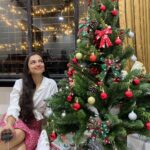 Ahsaas Channa Instagram - Christmas time is always going to be my favourite ✨❤️🎄🕯️❄️🥮🧣🍷☃️🥀
