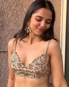 Ahsaas Channa Instagram - “Itna kyu aa gyi tum sajke” Outfit @vaishaliagarwal_ Jewelry: @swabhimannjewellery PR : @oakpinionpr