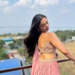 Ahsaas Channa Instagram - Meri Ritika ki shaadi hai 🤍💗💍 ( see all photos, swipe till the end okay?) Styled by @stylebykayal Wearing @kalkifashion Aria Resort & Spa, Nashik
