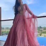 Ahsaas Channa Instagram - Meri Ritika ki shaadi hai 🤍💗💍 ( see all photos, swipe till the end okay?) Styled by @stylebykayal Wearing @kalkifashion Aria Resort & Spa, Nashik