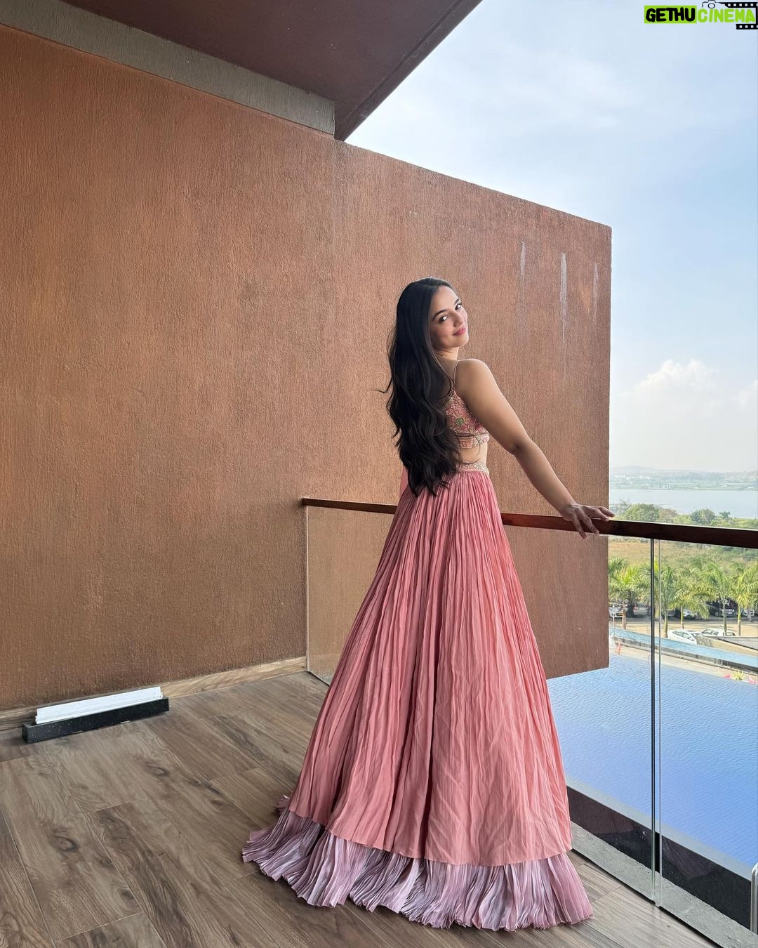 Ahsaas Channa - 548.7K Likes - Meri Ritika ki shaadi hai 🤍💗💍
( see all photos, swipe till the end okay?)
Styled by @stylebykayal
Wearing @kalkifashion