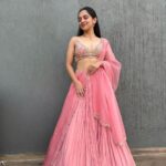 Ahsaas Channa Instagram - Meri Ritika ki shaadi hai 🤍💗💍 ( see all photos, swipe till the end okay?) Styled by @stylebykayal Wearing @kalkifashion Aria Resort & Spa, Nashik