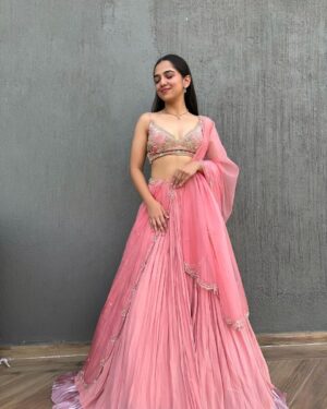 Ahsaas Channa Instagram - Meri Ritika ki shaadi hai 🤍💗💍

( see all photos, swipe till the end okay?)

Styled by @stylebykayal 
Wearing @kalkifashion
