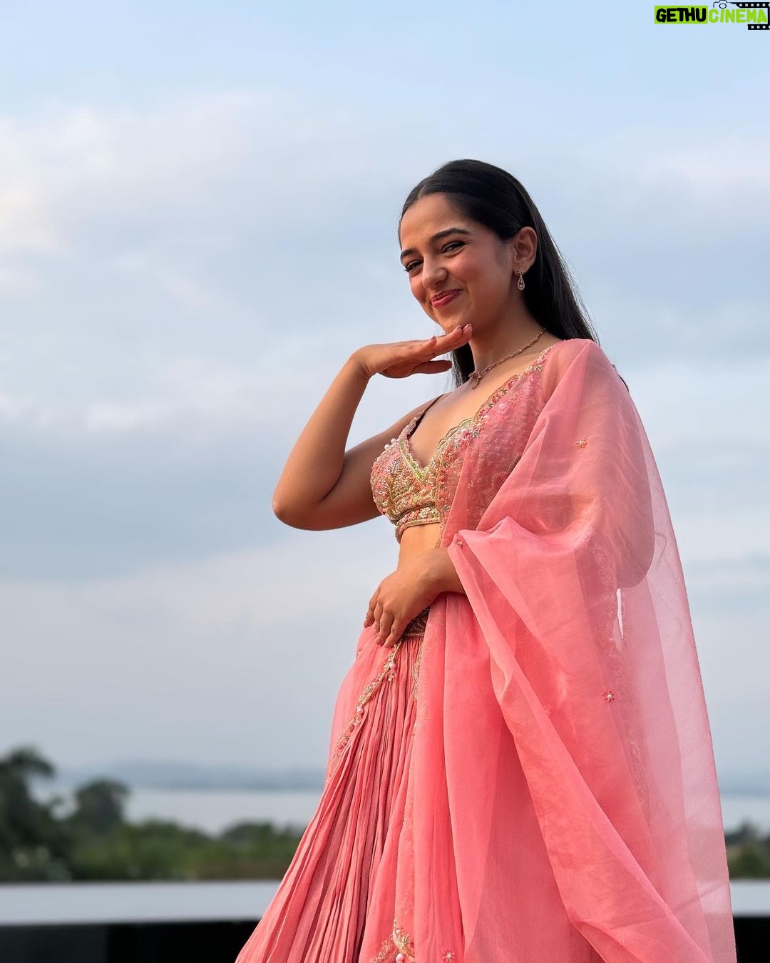 Ahsaas Channa - 548.7K Likes - Meri Ritika ki shaadi hai 🤍💗💍
( see all photos, swipe till the end okay?)
Styled by @stylebykayal
Wearing @kalkifashion