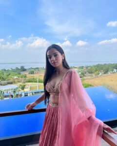 Ahsaas Channa Instagram - Meri Ritika ki shaadi hai 🤍💗💍 ( see all photos, swipe till the end okay?) Styled by @stylebykayal Wearing @kalkifashion Aria Resort & Spa, Nashik