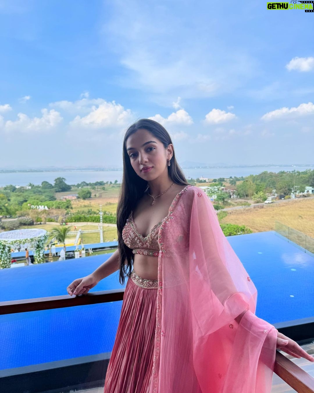 Ahsaas Channa - 548.7K Likes - Meri Ritika ki shaadi hai 🤍💗💍
( see all photos, swipe till the end okay?)
Styled by @stylebykayal
Wearing @kalkifashion