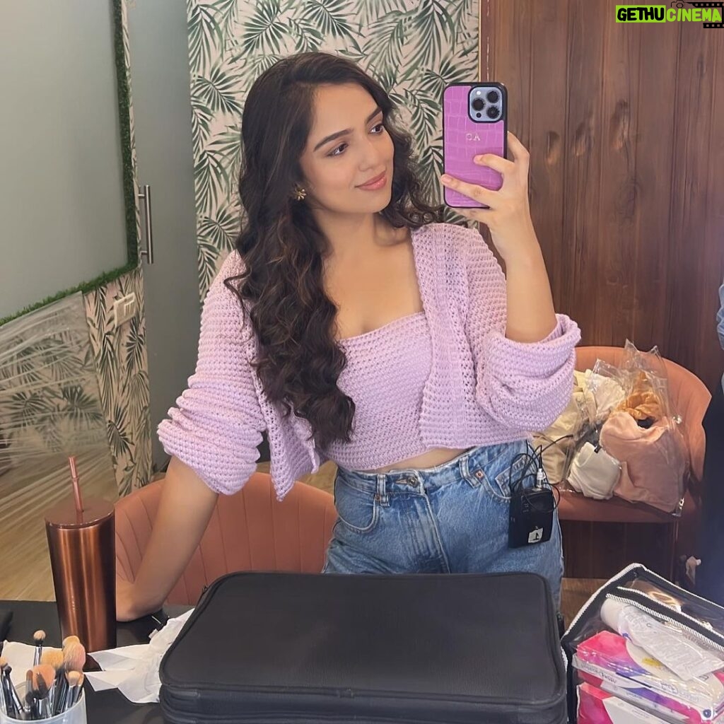 Ahsaas Channa Instagram - Time, wondrous time Gave me the blues and then purple-pink skies 💜🌸 Makeup @ritikaturakhia01 Hair @glambydiya Top set by @knitsandmore_ Case by @house_of_reecee