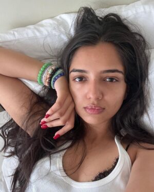 Ahsaas Channa Instagram - 🧃