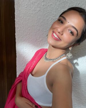 Ahsaas Channa Instagram - 🌷🪷🤍