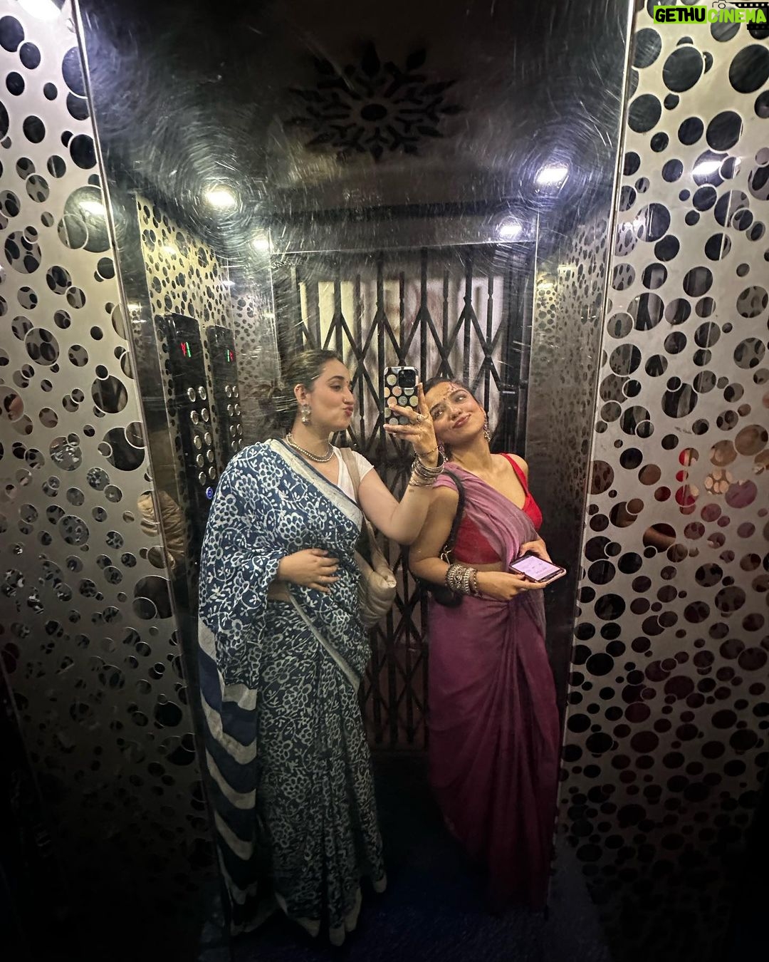Ahsaas Channa - 525.3K Likes - Baby let the saree season begin 🧨✨🔥 🪔
#diwali