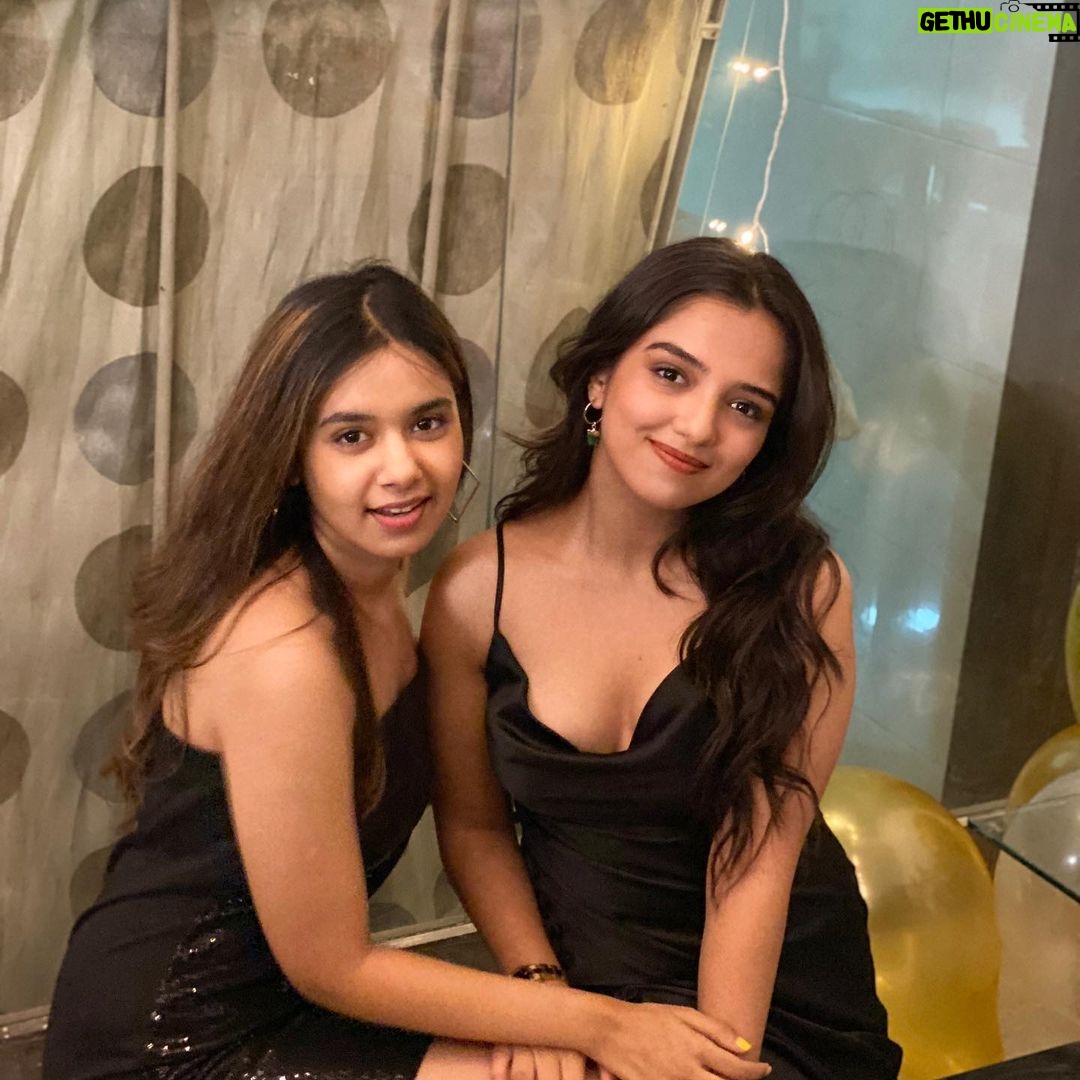 Ahsaas Channa Instagram - Tolerating me since 8 years now but never leaving my side 🤍 To my best friends 24th!