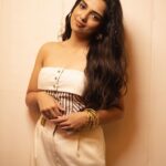 Ahsaas Channa Instagram – Love cafe latte so much so I thought I’ll become one for a day ☕️

Photographed by @vaspaan_shroff 
Makeup @ritikaturakhia01 
Hair @glambydiya 
Styled by @stylebykayal 
Assisted by @yashtikaasharmaa 
Outfit @in.urbansuburban 
Jewels @inmyelement.jewelry  @palmonas_official @auorstudio 
Heels @londonrag_in
