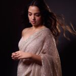 Ahsaas Channa Instagram – Desi mirrorball 

Photographed by @trilogy_works & edited by @retouch_sneha 

Styled by @stylebykayal 
Hair by @view_hairstyles 
Makeup by Me 

Saree @kalkifashion 
Blouse @zwaan.official