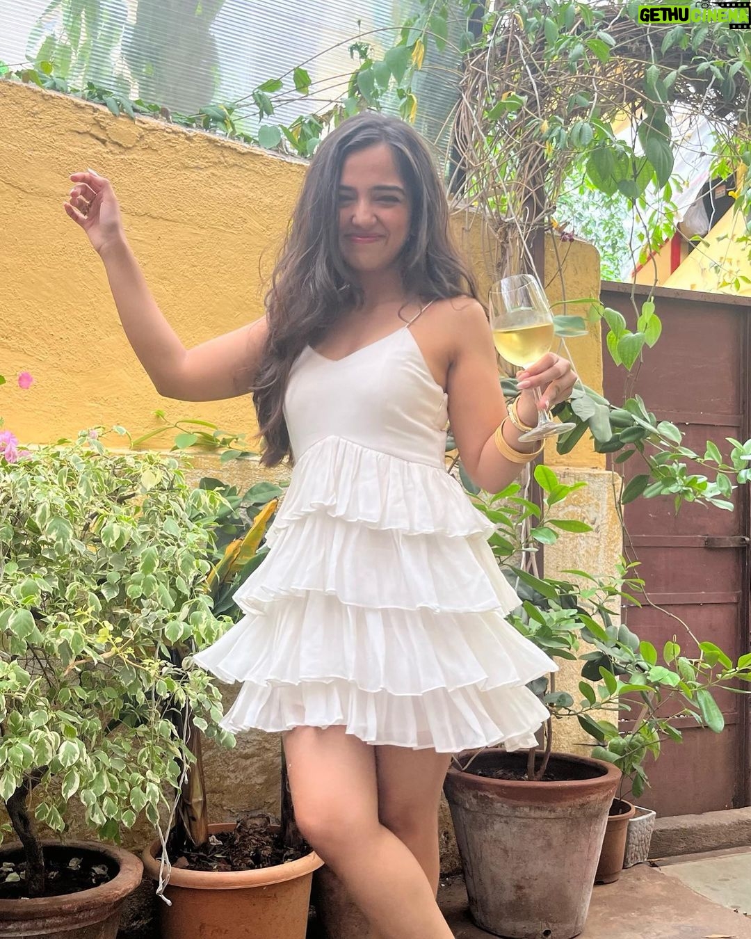 Ahsaas Channa - 431.6K Likes - 🤍🪩✨
Birthday dress so pretty by @ministrybymehar
📸 @twishadesaii