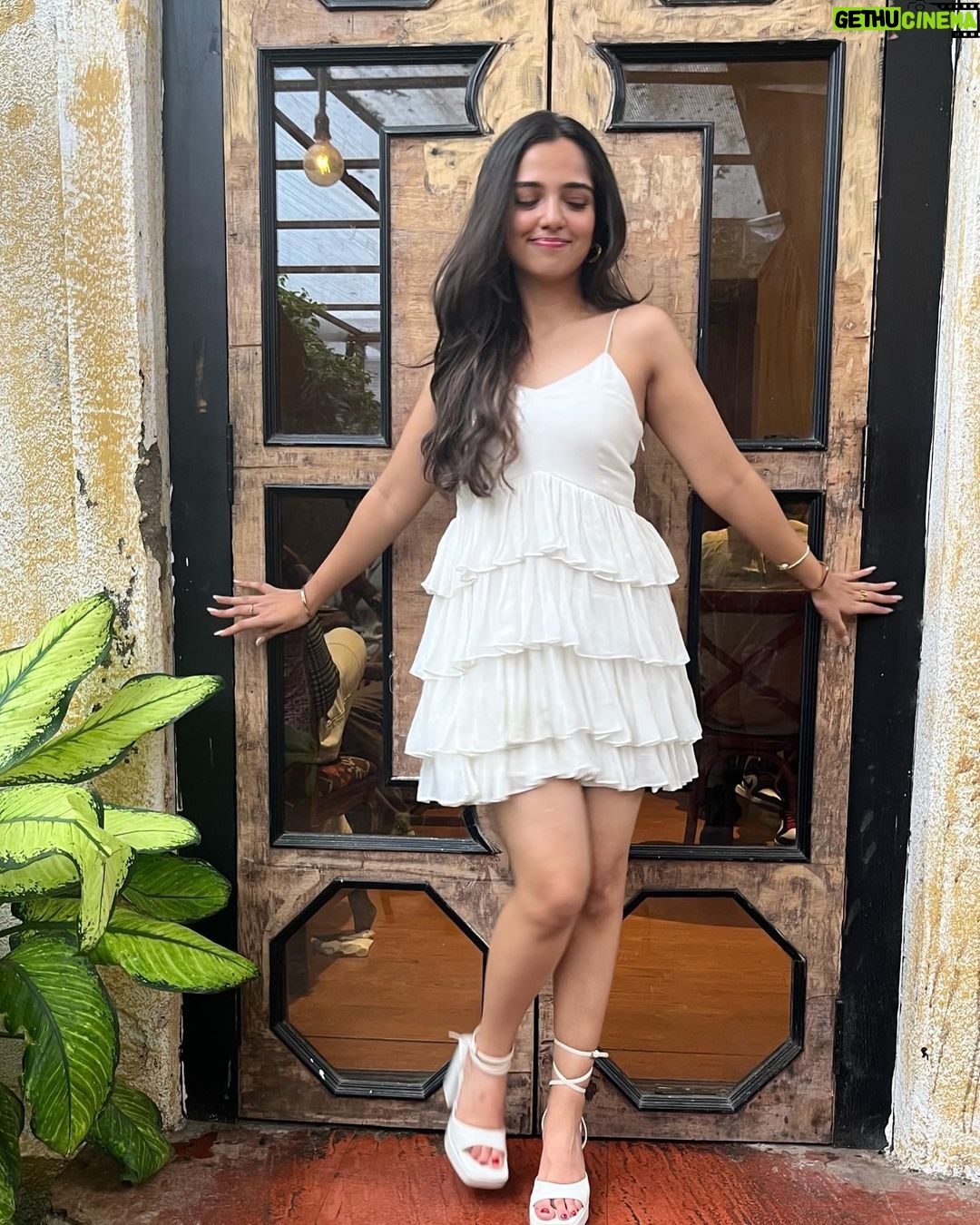 Ahsaas Channa - 431.6K Likes - 🤍🪩✨
Birthday dress so pretty by @ministrybymehar
📸 @twishadesaii